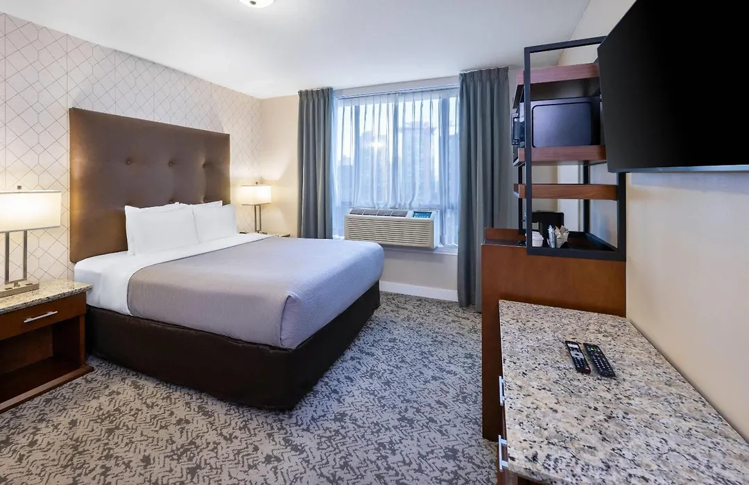 Quality Inn & Suites Downtown Vancouver (Adults Only)-1