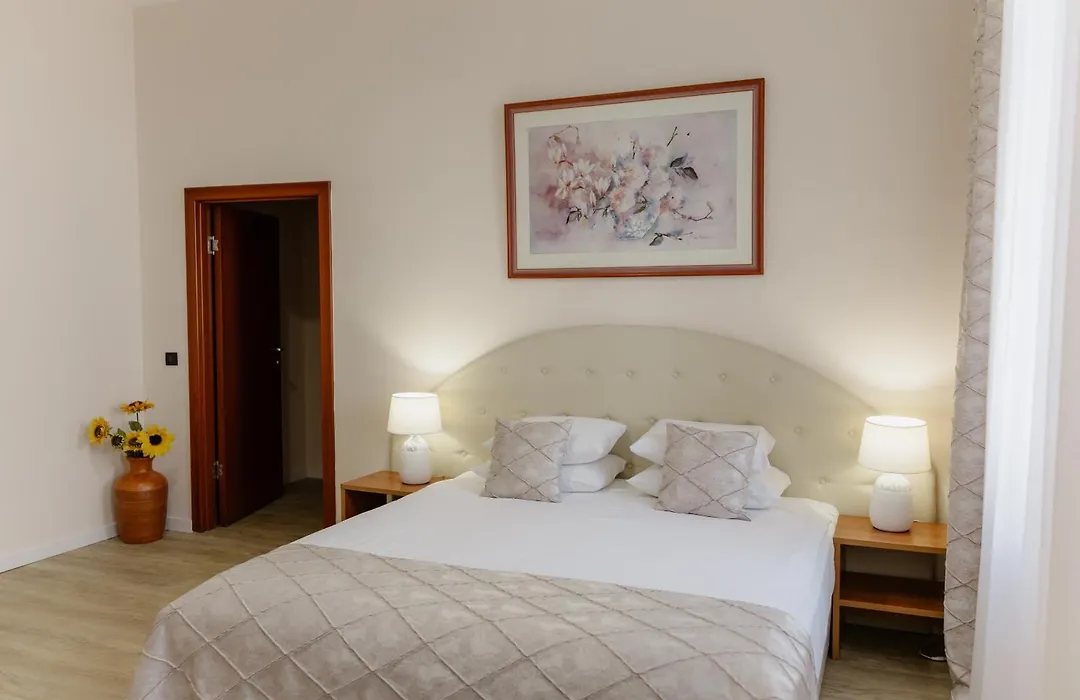 Hotel N-1