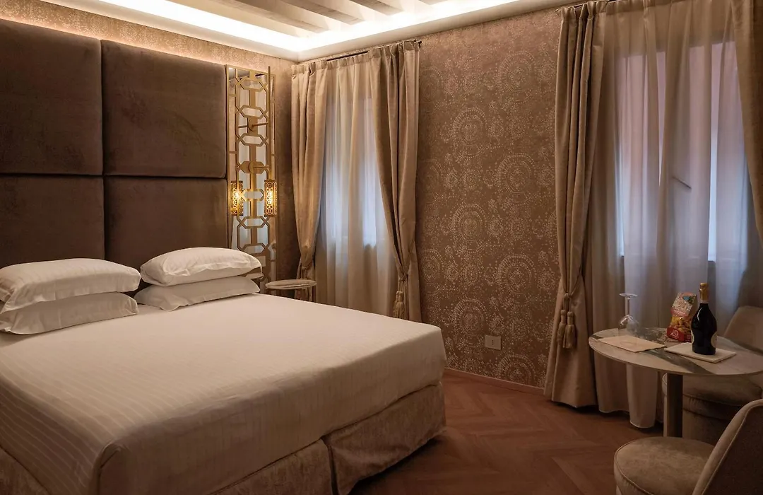 Hotel Antiche Figure-1