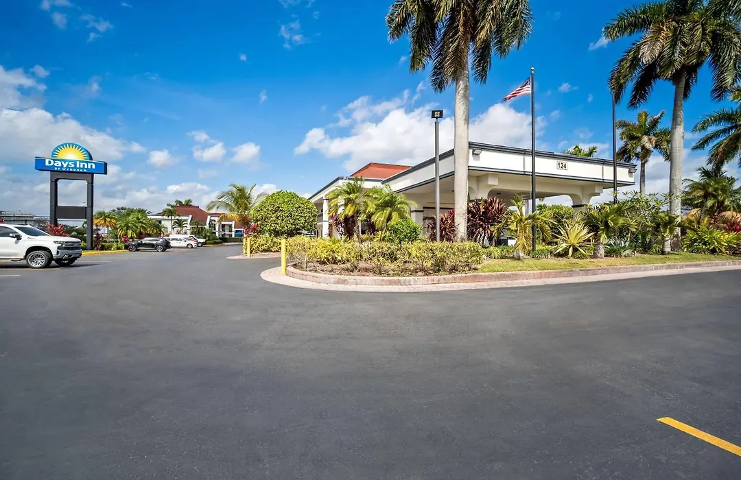 Days Inn By Wyndham Florida City-1