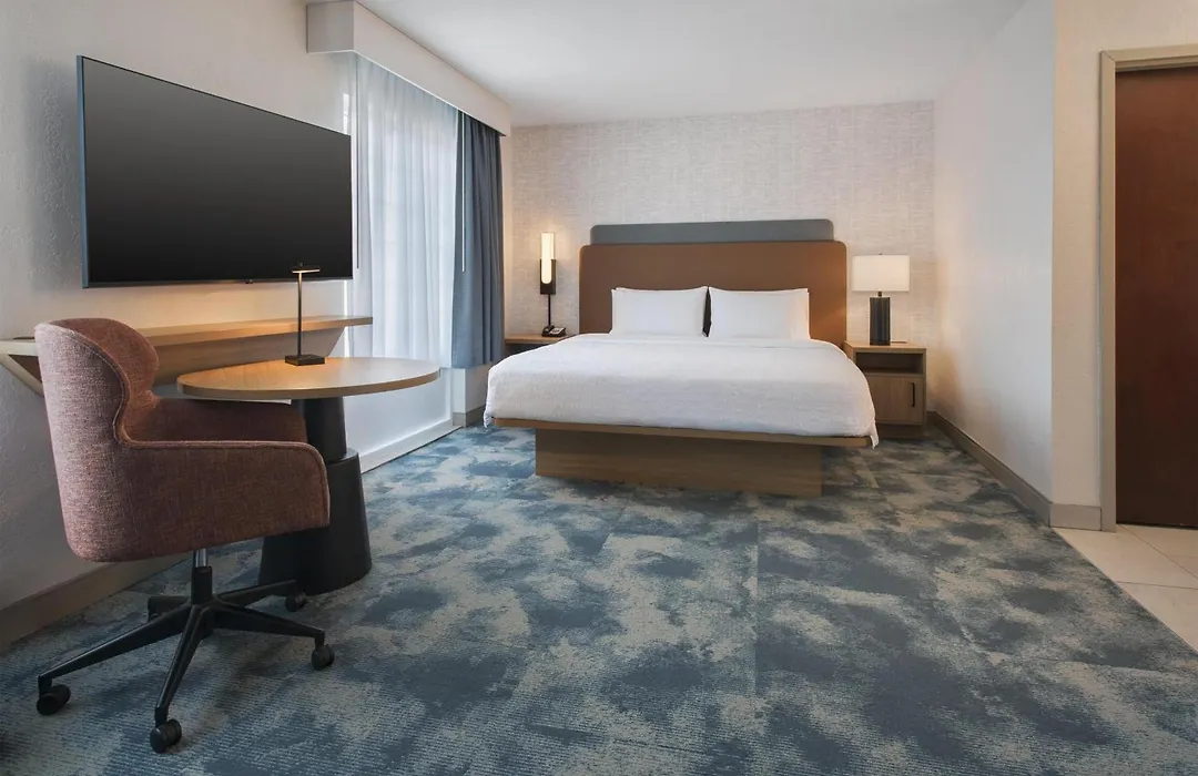Hampton Inn & Suites Greenfield-1