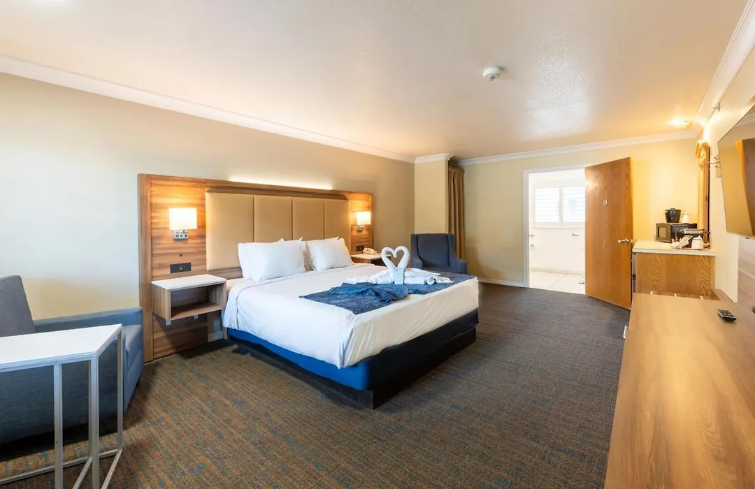 Cayucos Beach Inn-1
