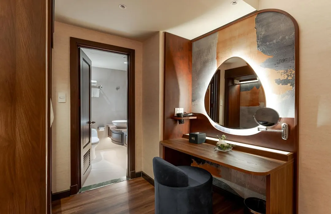 Kin Hotel Ly Tu Trong Edition-1