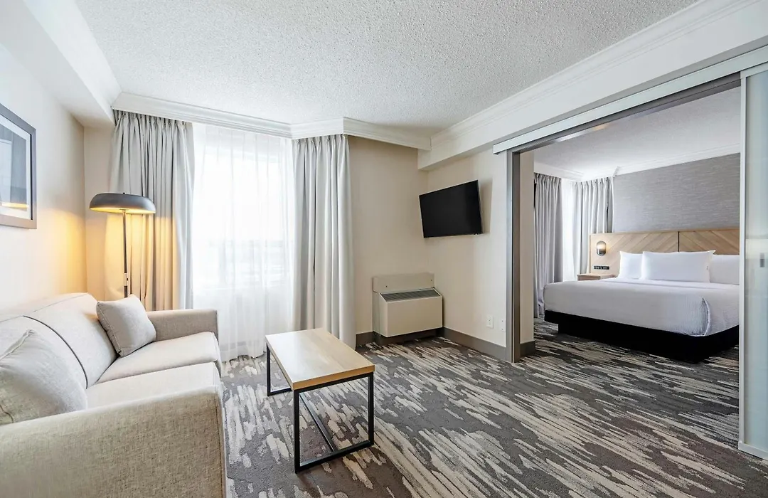 Sandman Signature Mississauga Hotel-1