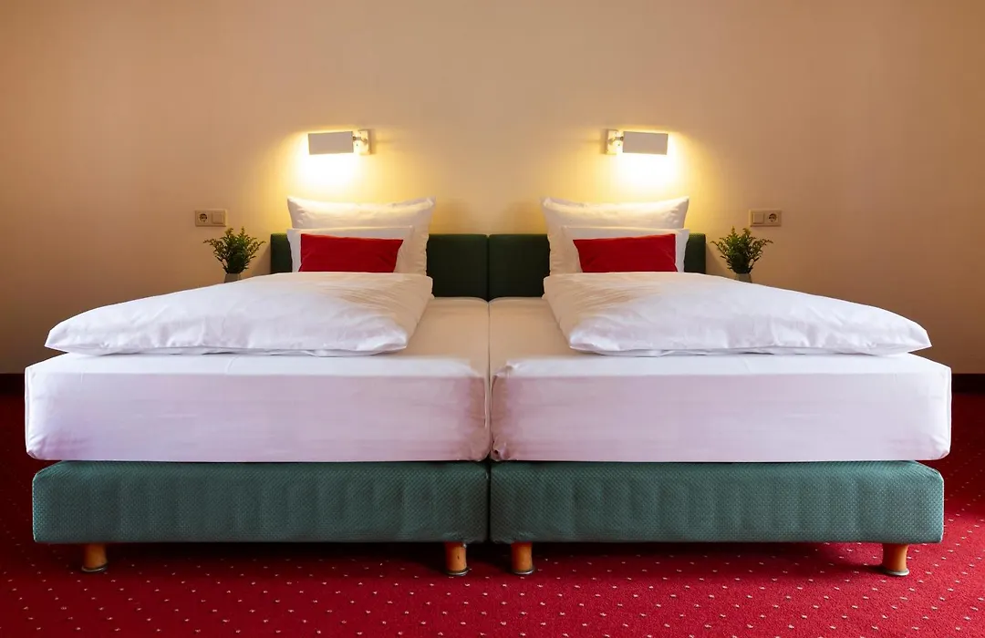 Hotel Biederstein Am Englischen Garten-1