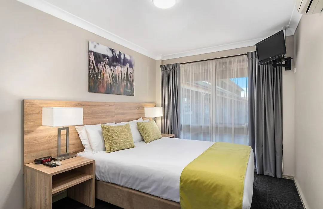 Quality Inn Carriage House-1