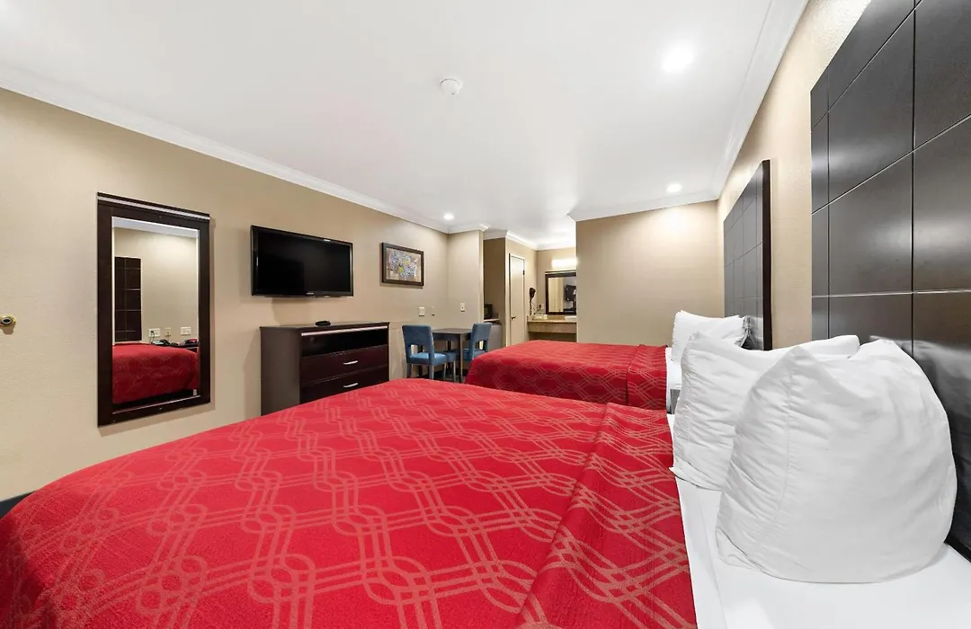 Econo Lodge Inn & Suites Escondido Downtown-1