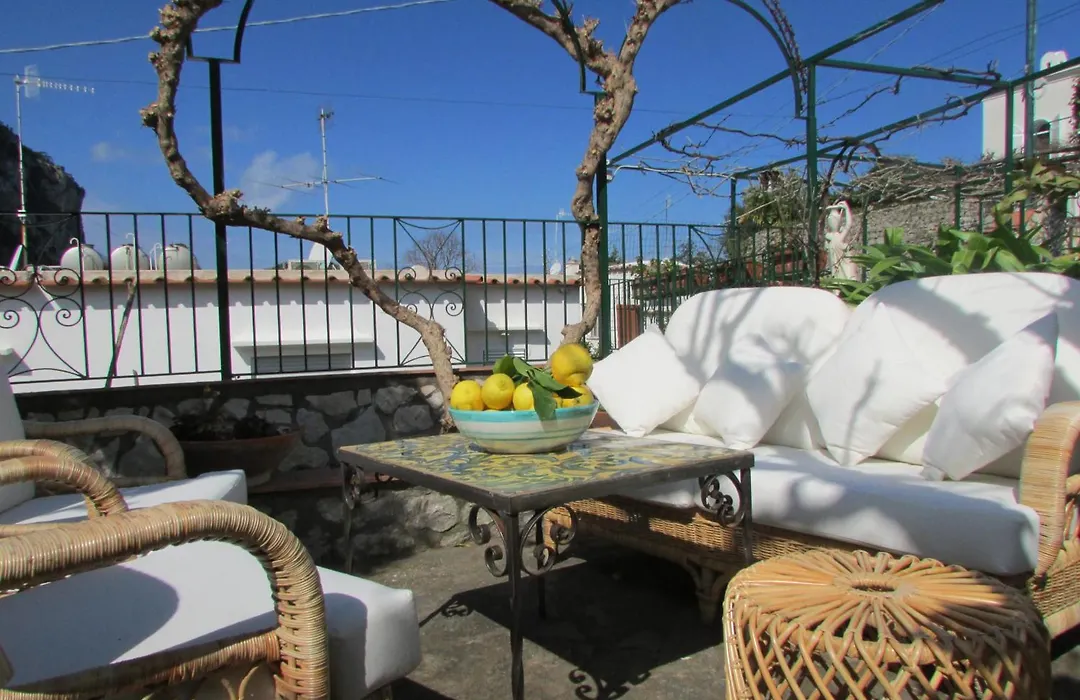Casa Palazzo A Mare-1