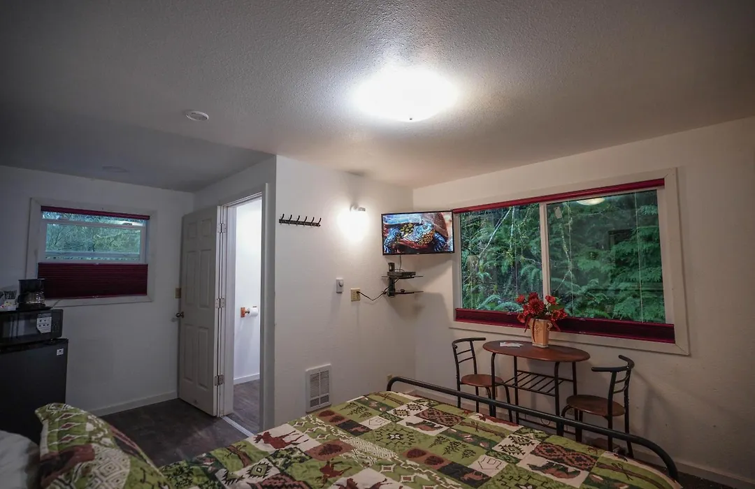 Alexander'S Lodge-1