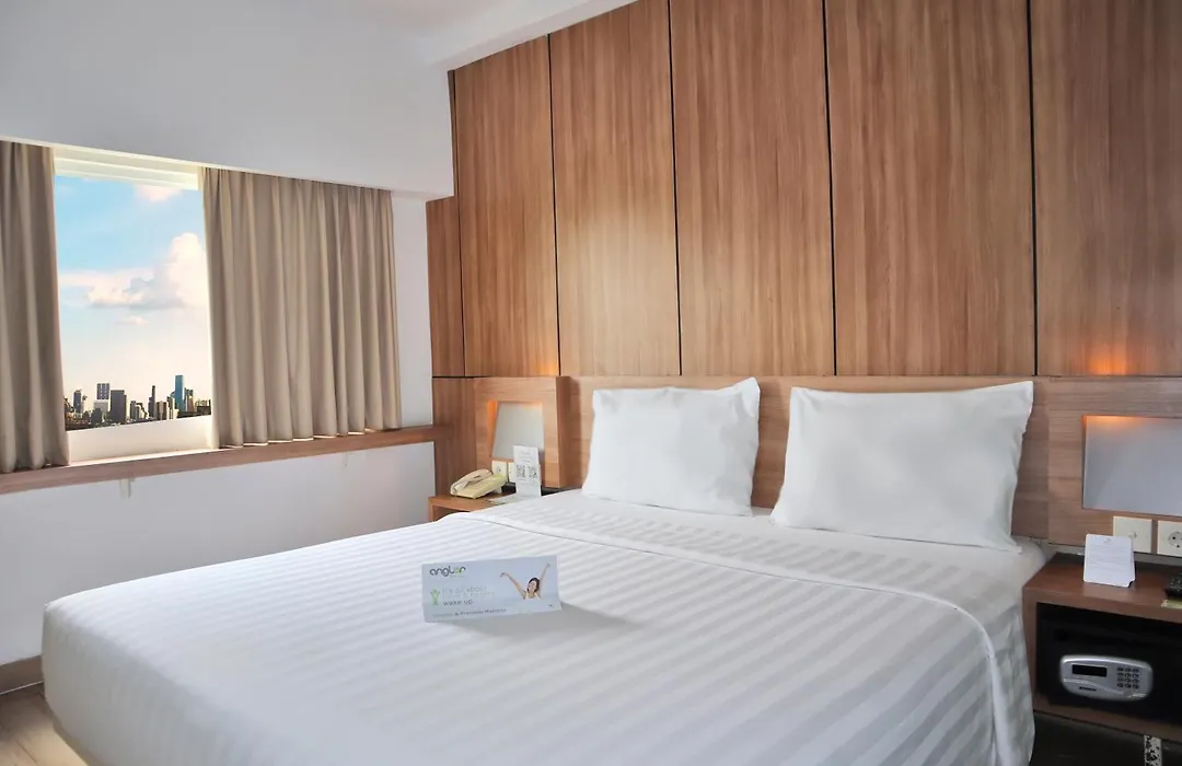 Whiz Hotel Cikini Jakarta-1