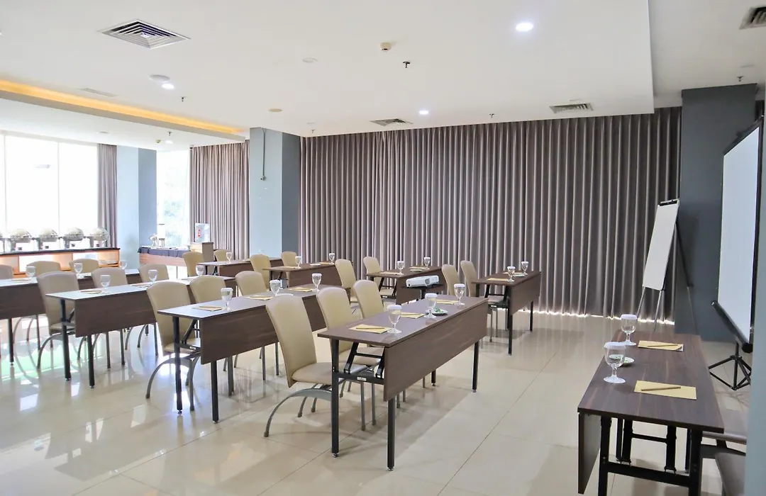 Whiz Hotel Cikini Jakarta-1