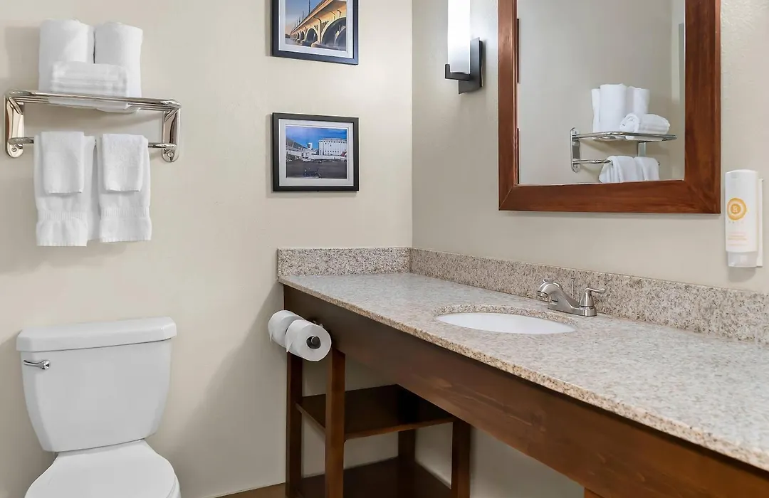 Comfort Inn & Suites Taylor - Detroit-1