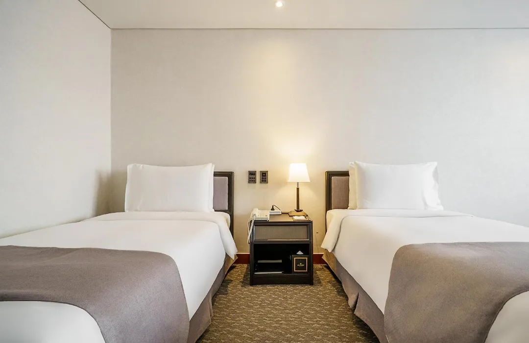 Hotel President-1
