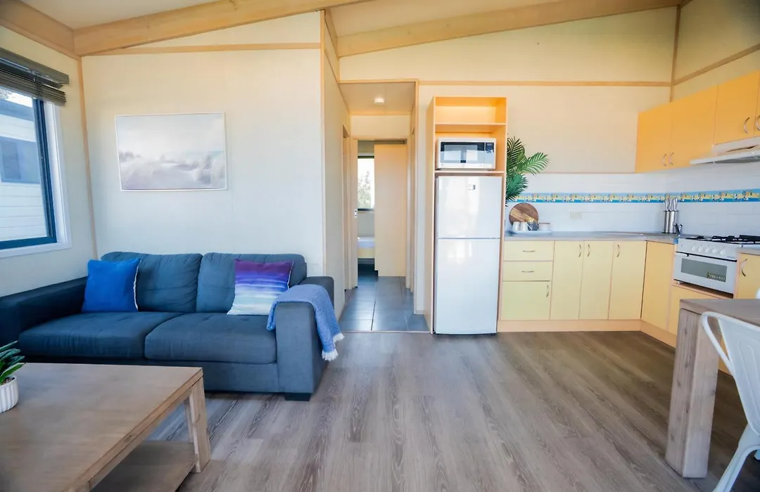 Tuross Beach Cabins & Campsites-1