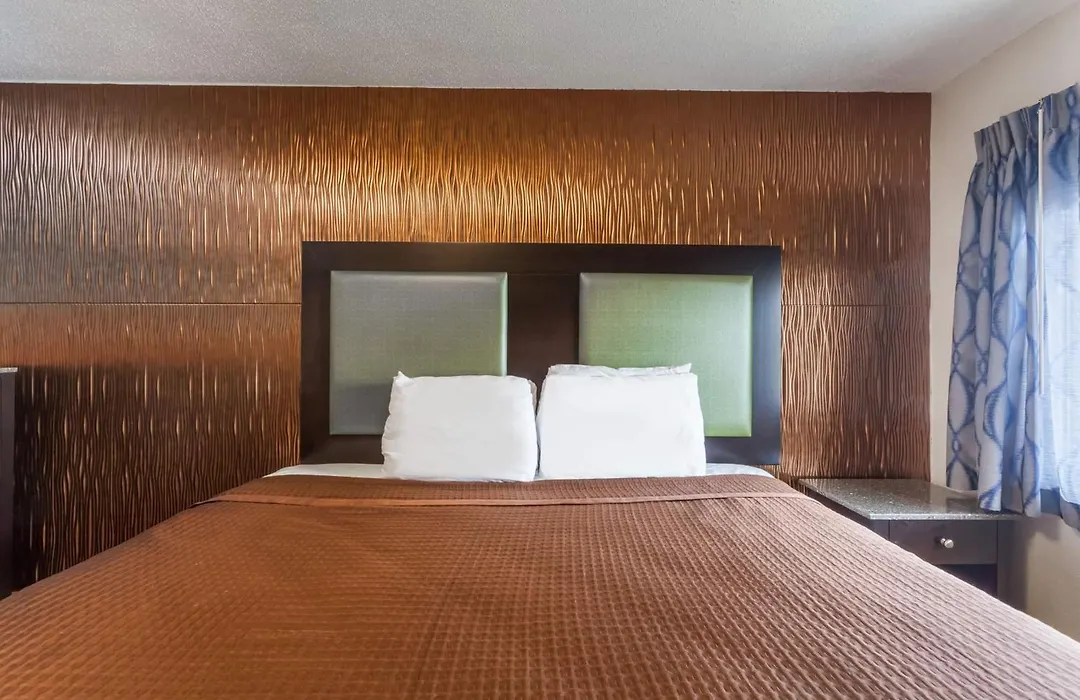 Travelodge By Wyndham South Hackensack-1