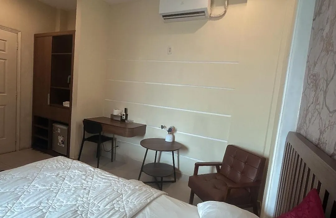 Royal Hotel-1