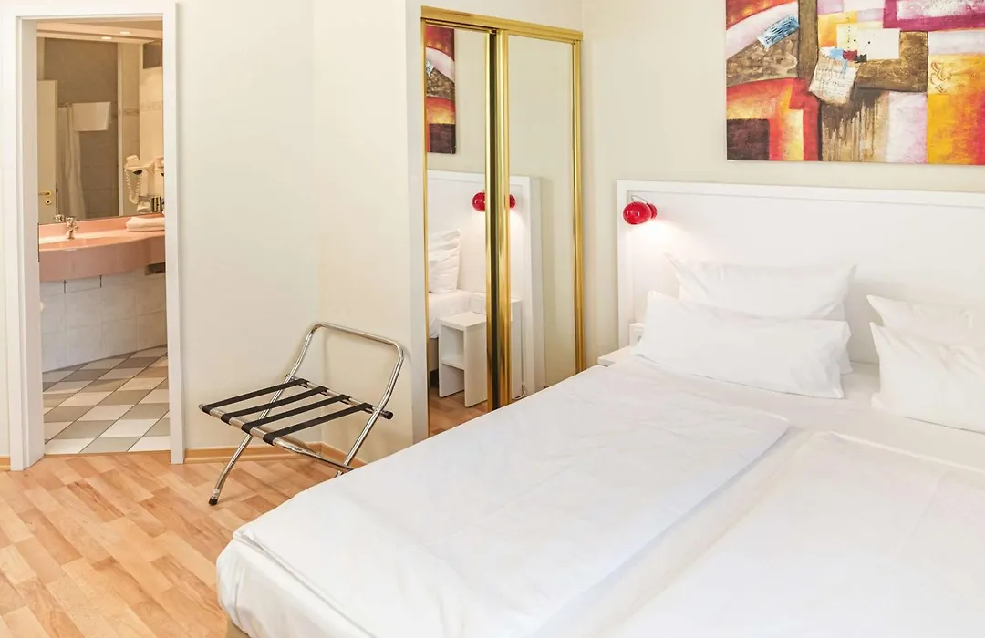 Hotel Am Schloss Koepenick By Golden Tulip-1