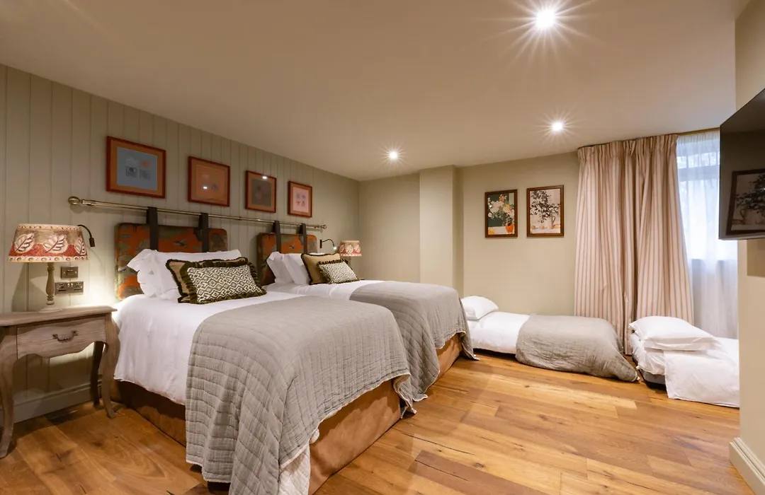 The Potters Heron - A Heartwood Inn-1