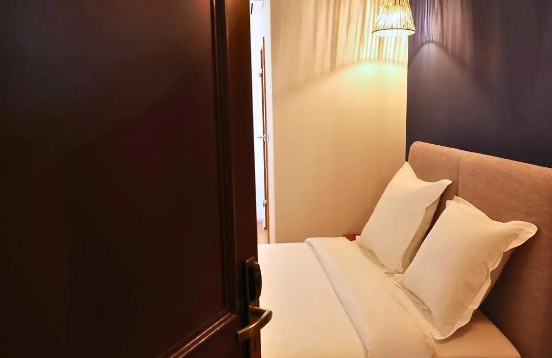 Hotel De La Mer-1