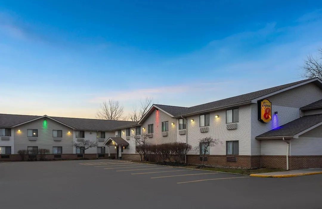 Super 8 By Wyndham Mentor/Cleveland Area-1