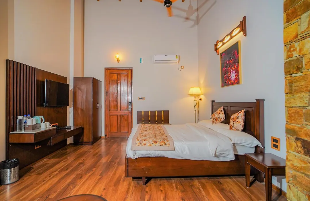 Neelesh Inn - Luxury Lake View Resort With Swimming Pool On Bhimtal Lake-1