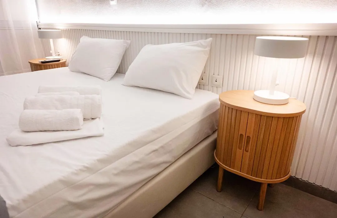 Lux Hotel 5 Mins Walk From Port Of Piraeus And Metro Station-1