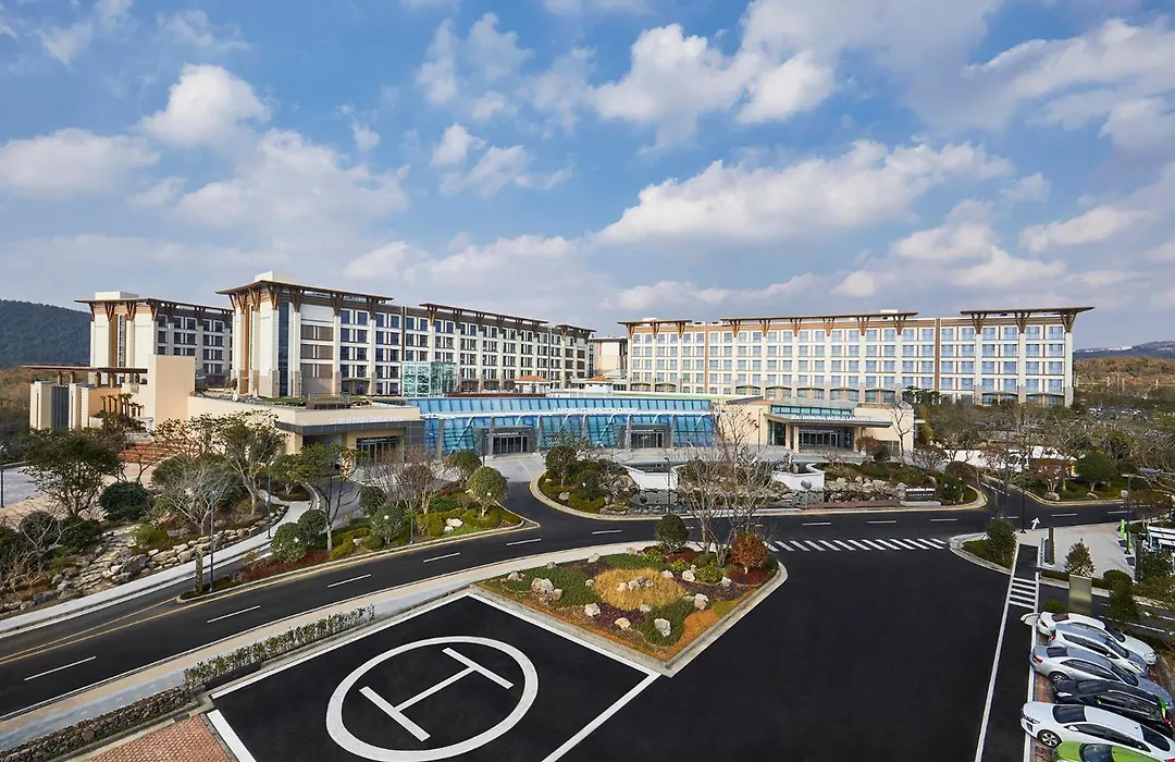 Landing Jeju Shinhwa World Hotel-1