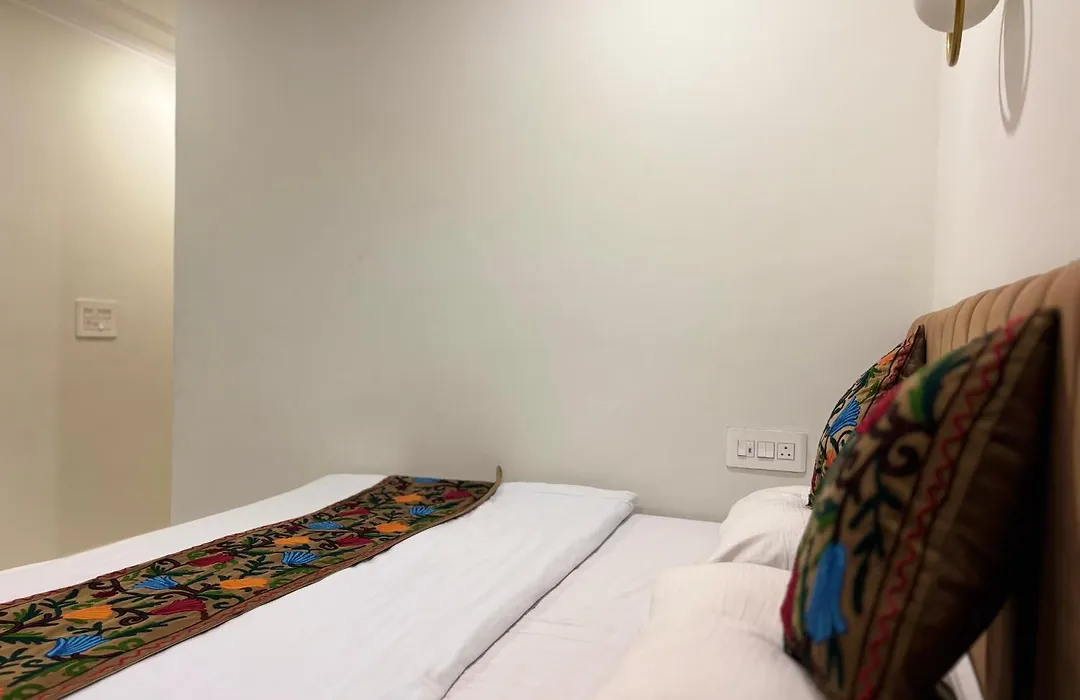 Hotel Crescent-1