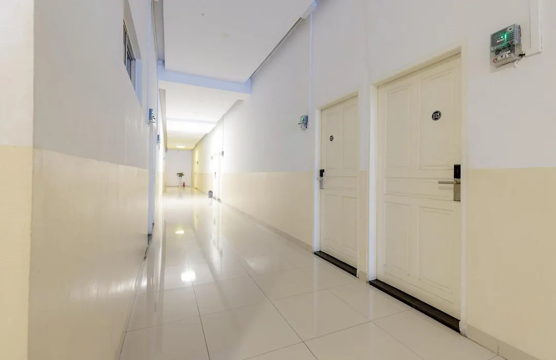 Reddoorz Plus Near Thamrin Plaza Medan-1