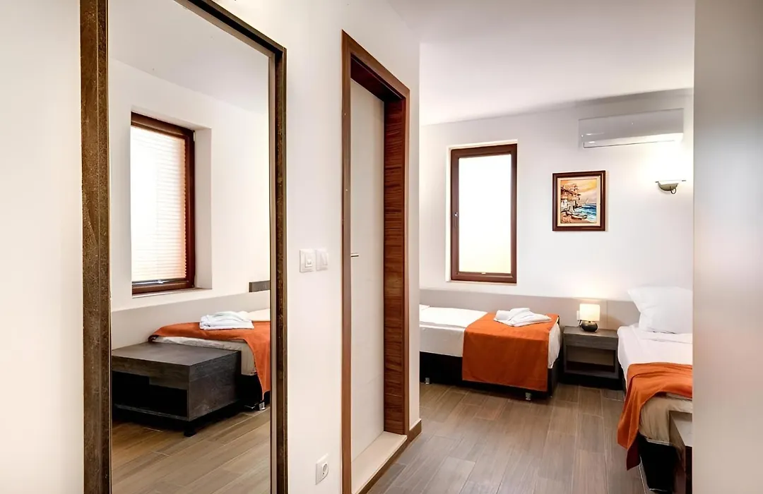 Panorama Blue Family Hotel And Free Parking-1