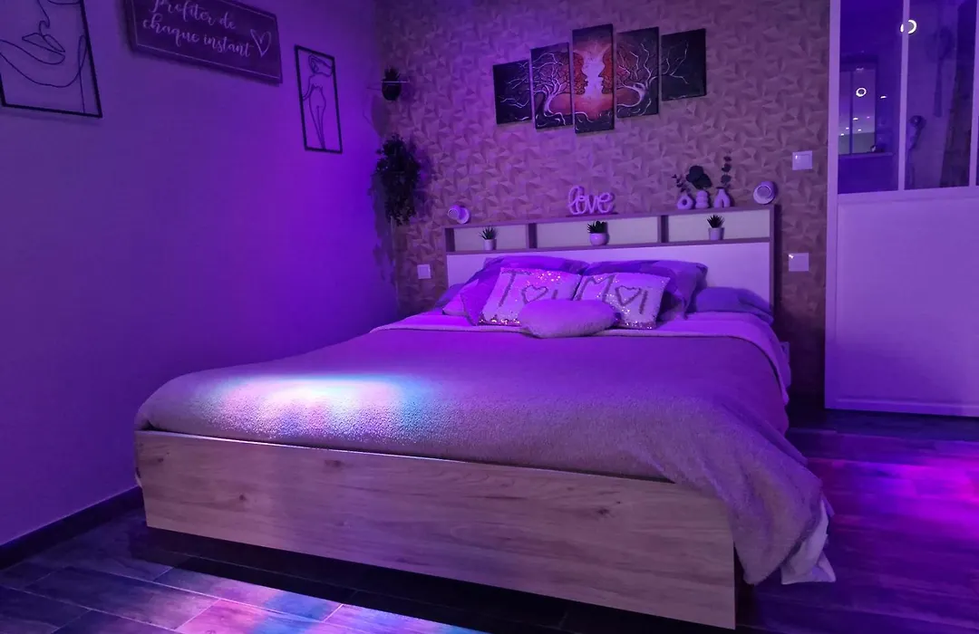 Chambres d'hôtes au plaisir des bulles avec jacuzzi privatif-1
