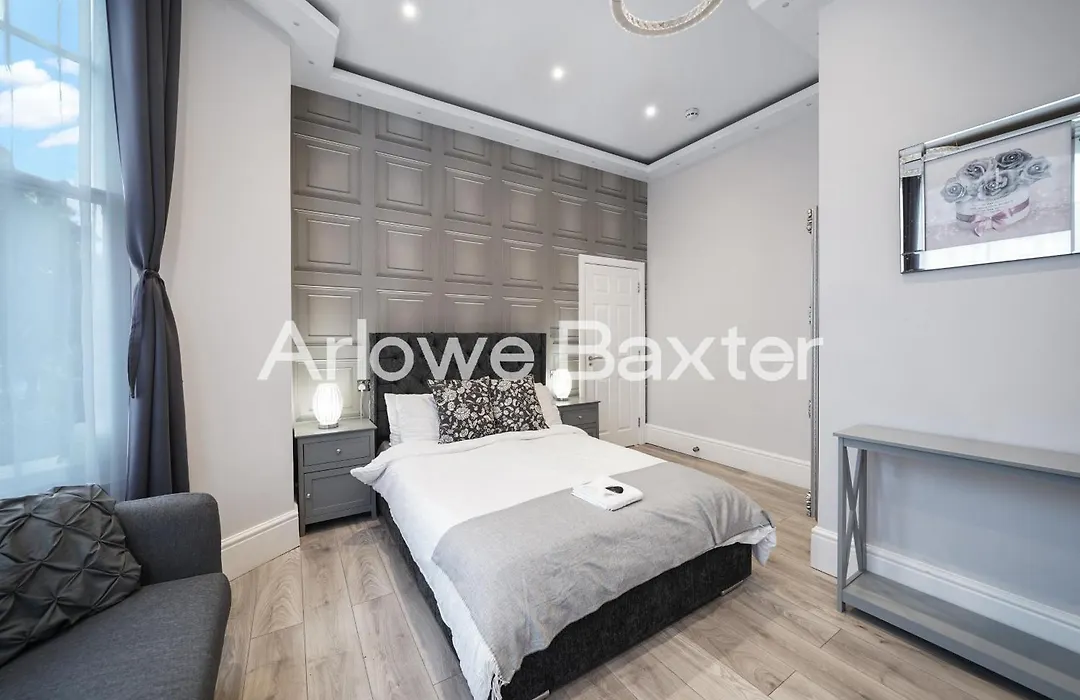 Hackney Suites - En-Suite Rooms & Amenities-1