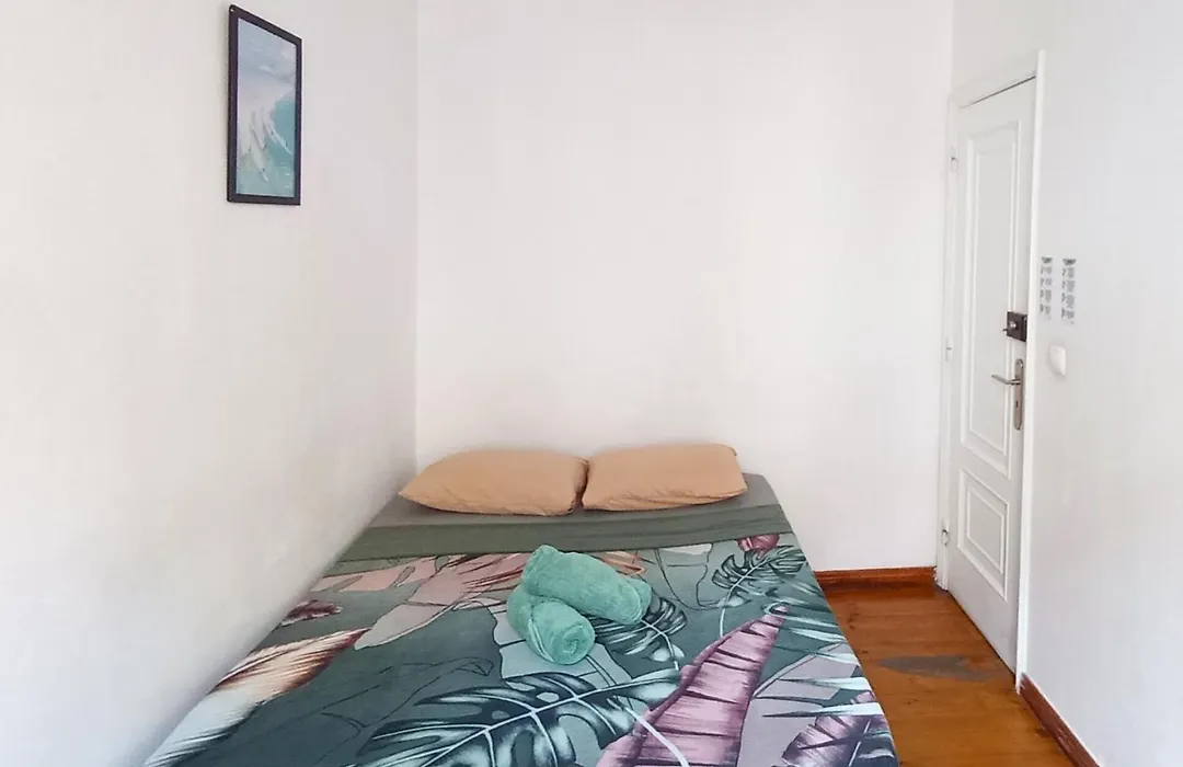 Central Lisbon Rooms In Palmira Shared Apartment For Surf Lovers-1