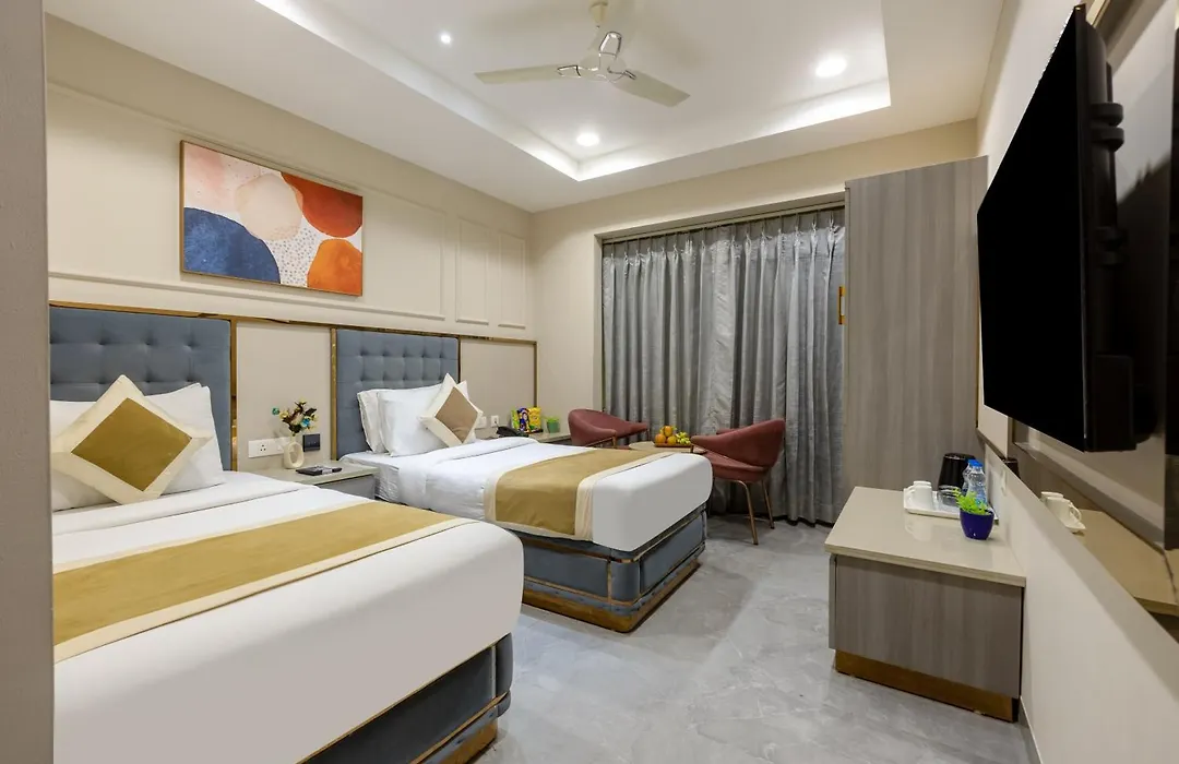 Hotel Sapphire House - 3 Mins Walk From Metro And 5 Mins From New Delhi Railway Station-1