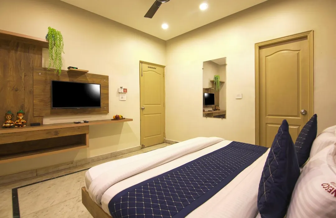 Hotel Klick International 2 Min Walk From New Delhi Metro Station-1