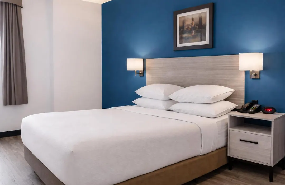 Signature Stay Inn & Suites - Downtown Hamilton-1