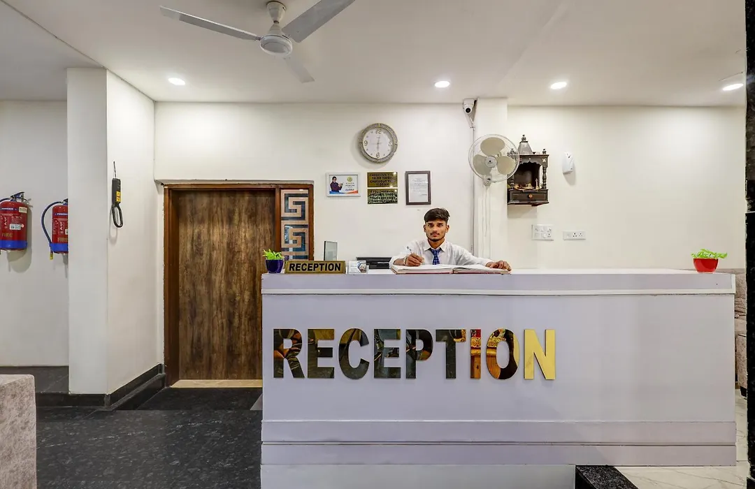 Hotel Ashram View With Luxury Near Nizamuddin Railway Station-1