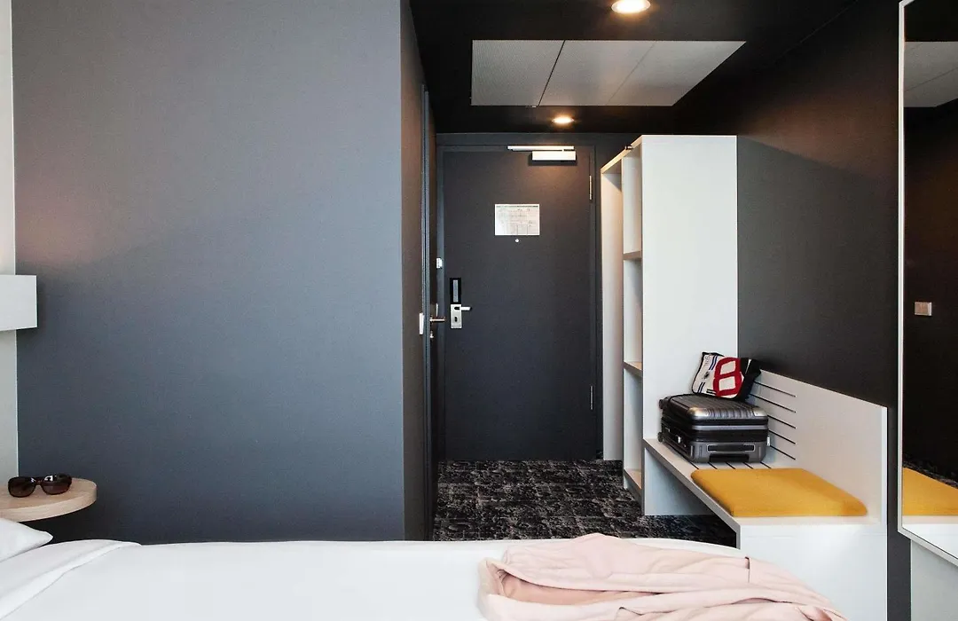 Ibis Hotel Berlin Airport-1