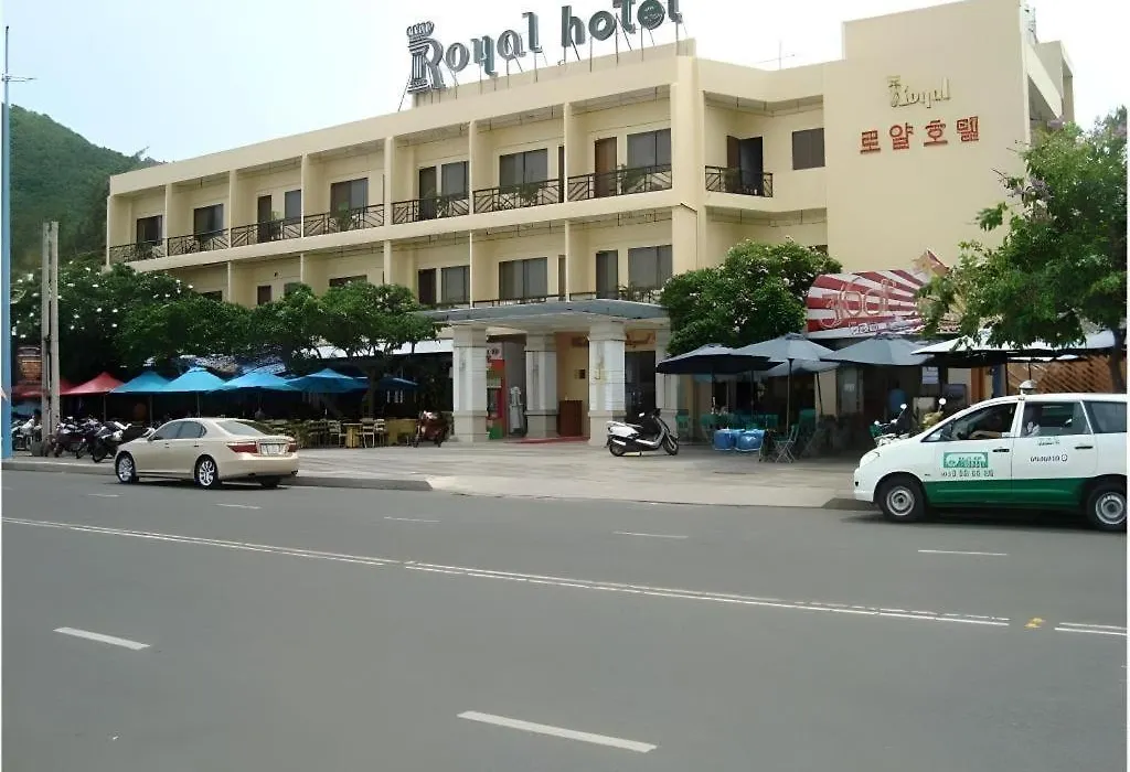 Royal Hotel-1