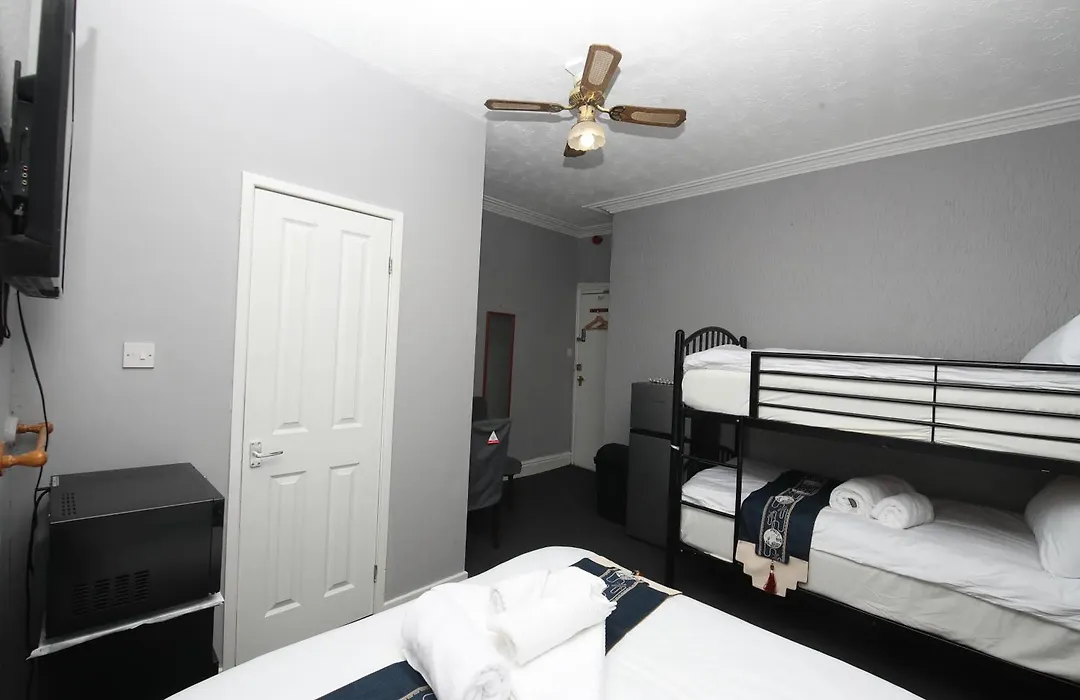 Woodville Lodge Leeds City Centre By Oyo-1
