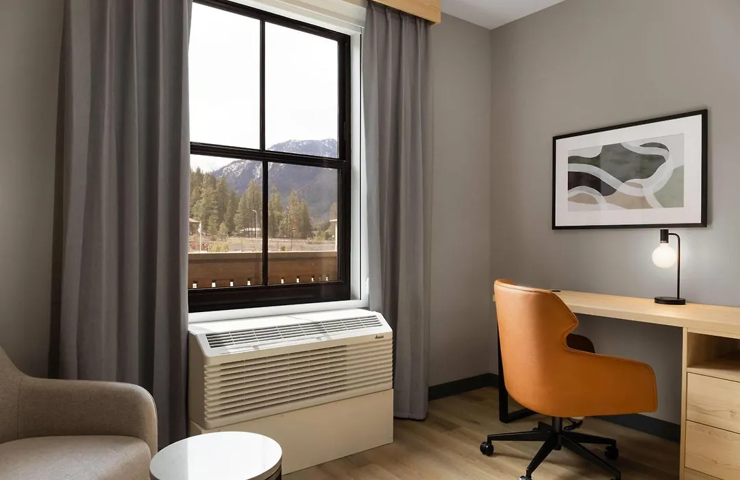 La Quinta Inn And Suites By Wyndham Leavenworth-1