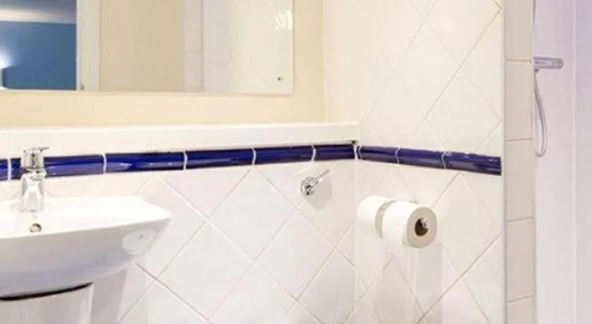 Travelodge Perth Central-1