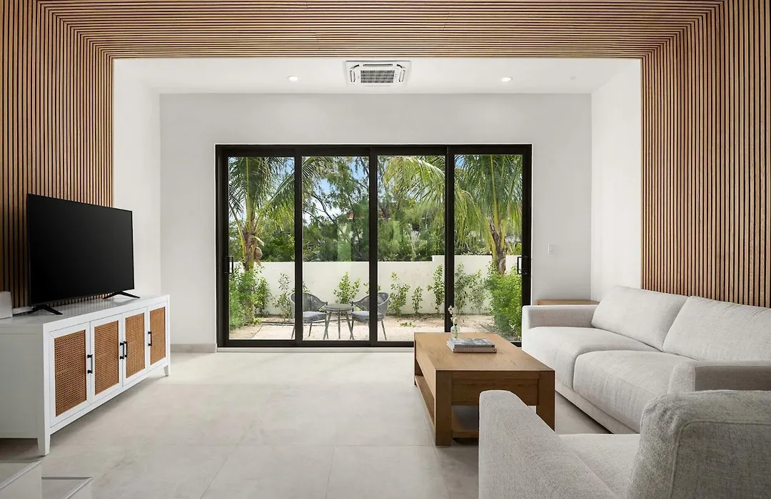 Seascape Townhomes On Gracebay-1