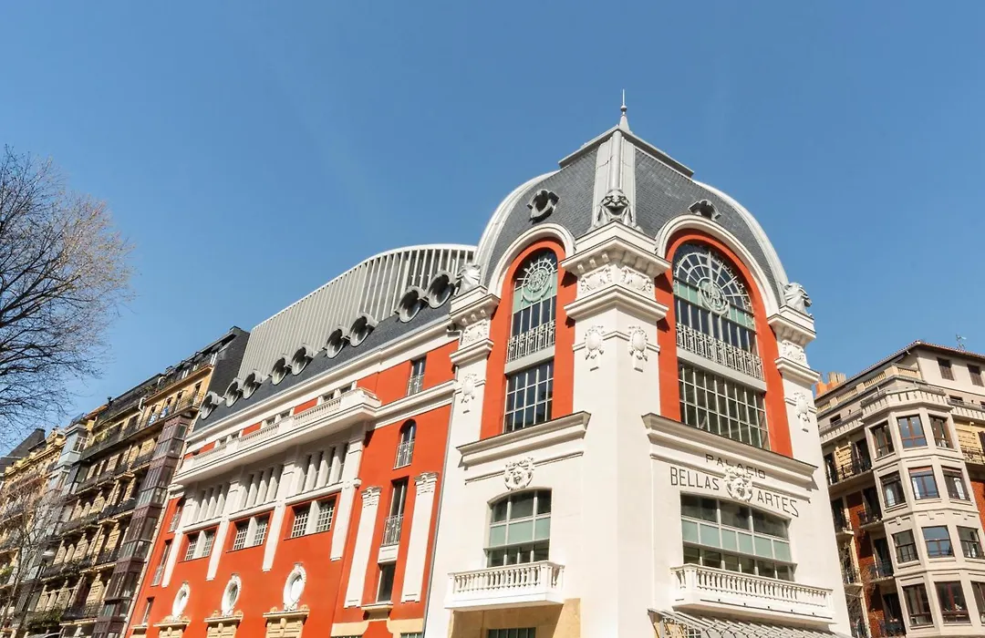 Palacio Bellas Artes San Sebastian, Curio Collection Hilton-1