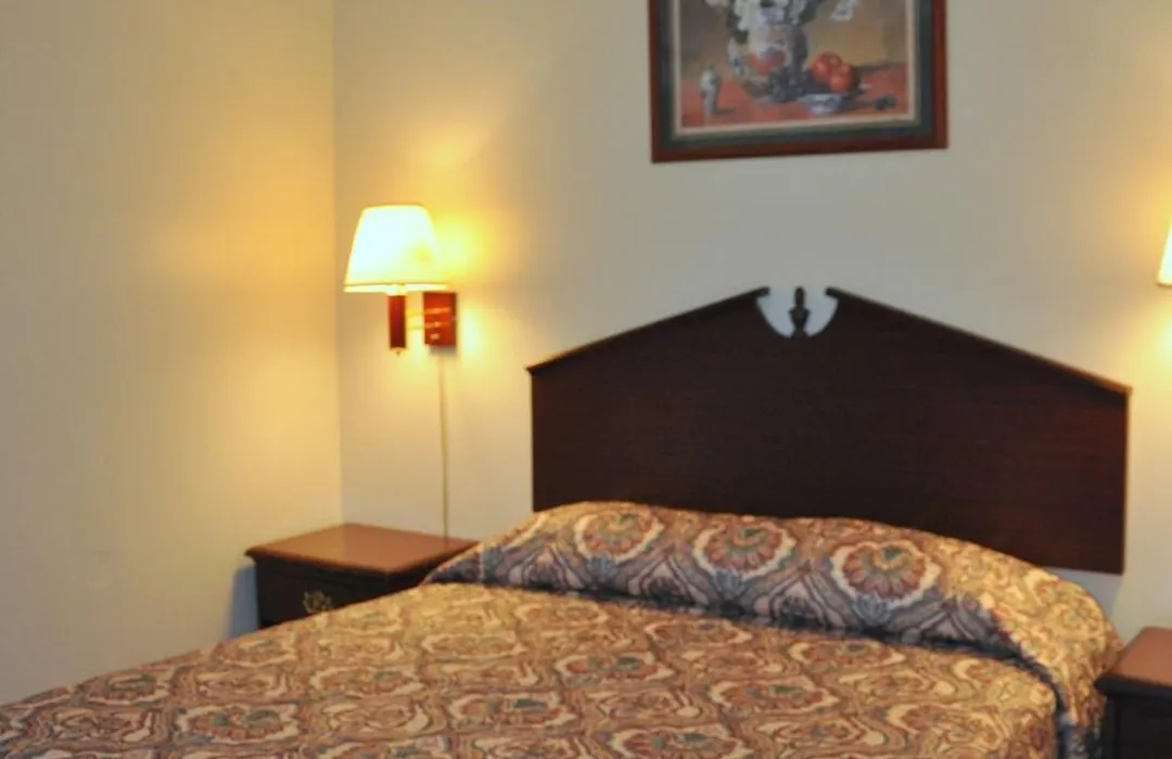 Merrimac Inn And Suite-1