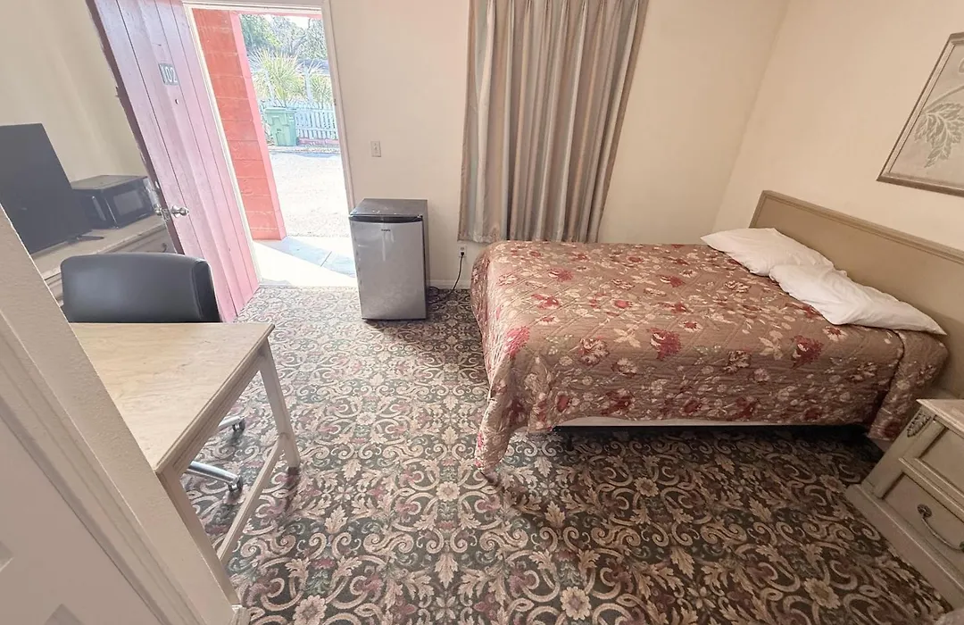 Sunshine Inn & Suite-1
