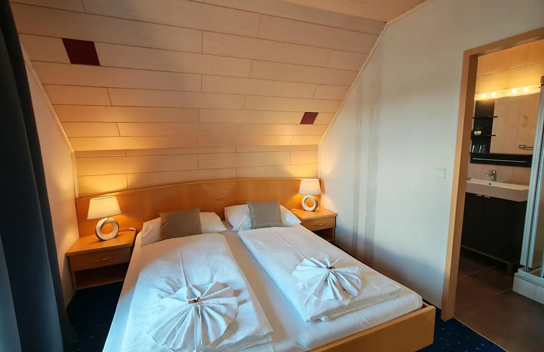Hotel Karntnerhof Velden By S4Y-1