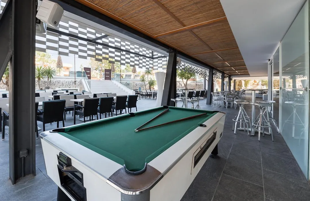 Bahia De Alcudia Hotel & Spa-1
