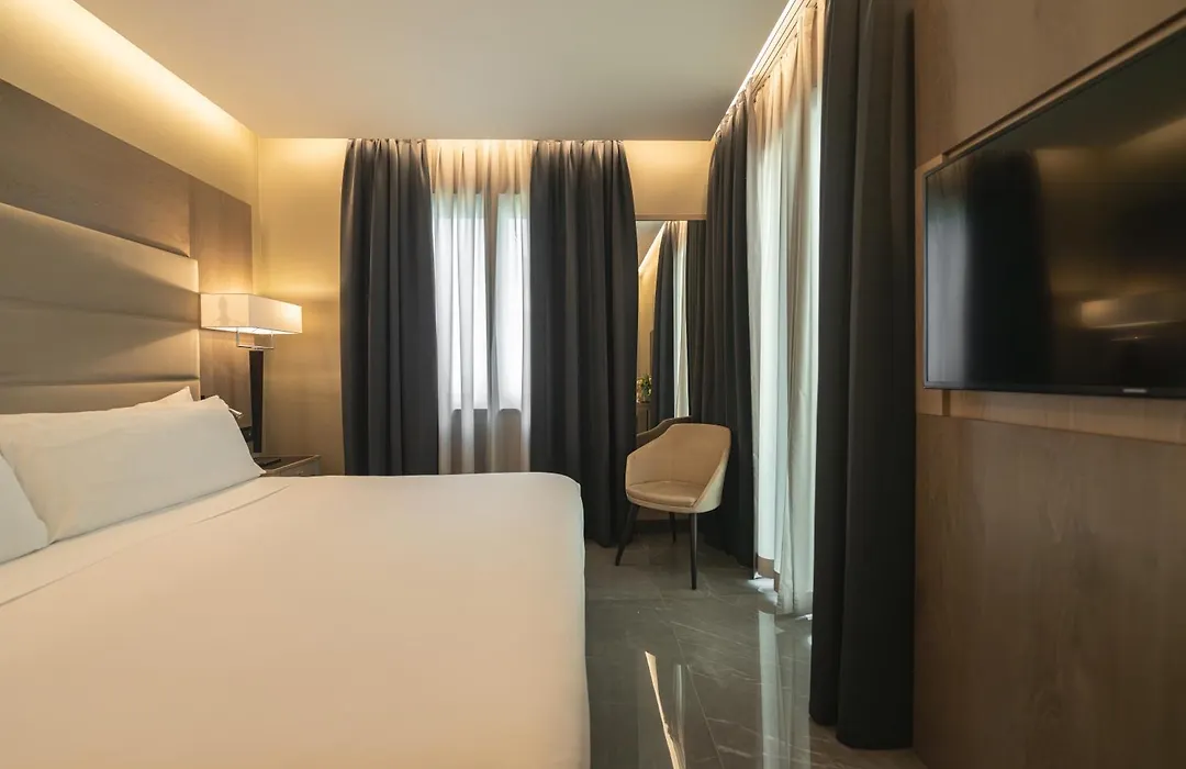 Hotel Forum-1