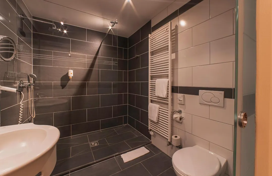 Akzent Hotel Berg'S Alte Bauernschaenke- Wellness Und Wein-1